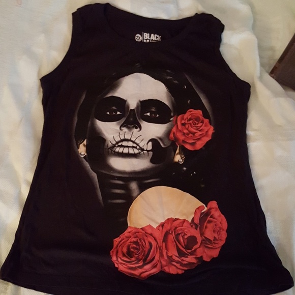 Hot Topic Tops - Hot Topic brand sleeveless t-shirt